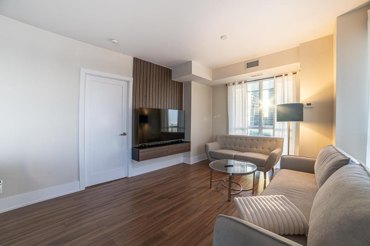 Designer Condo W/ Cn Tower View & Parking Торонто Экстерьер фото