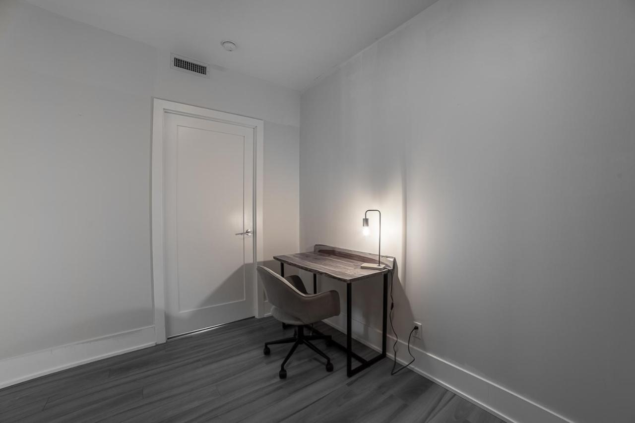 Designer Condo W/ Cn Tower View & Parking Торонто Экстерьер фото