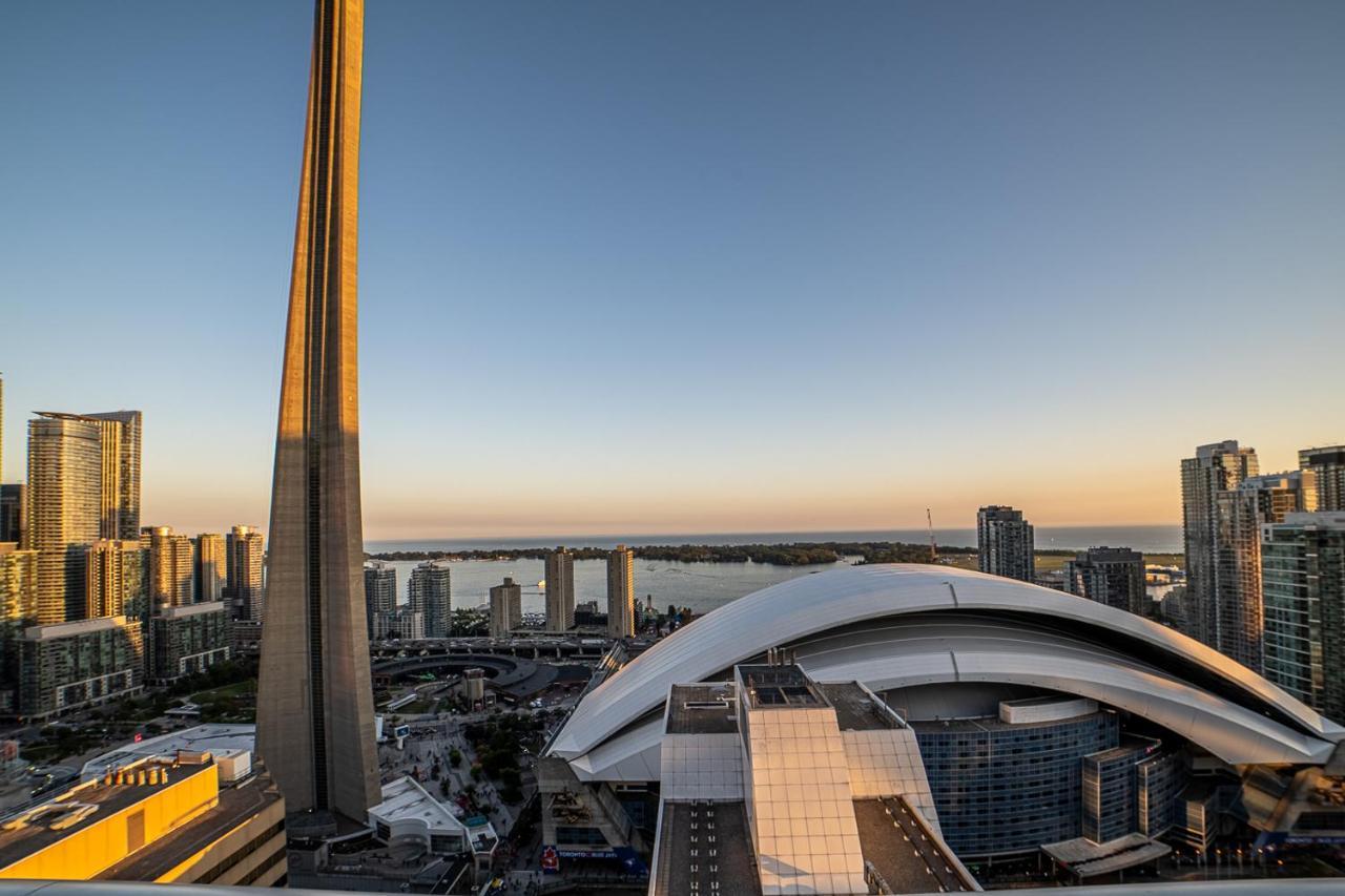 Designer Condo W/ Cn Tower View & Parking Торонто Экстерьер фото