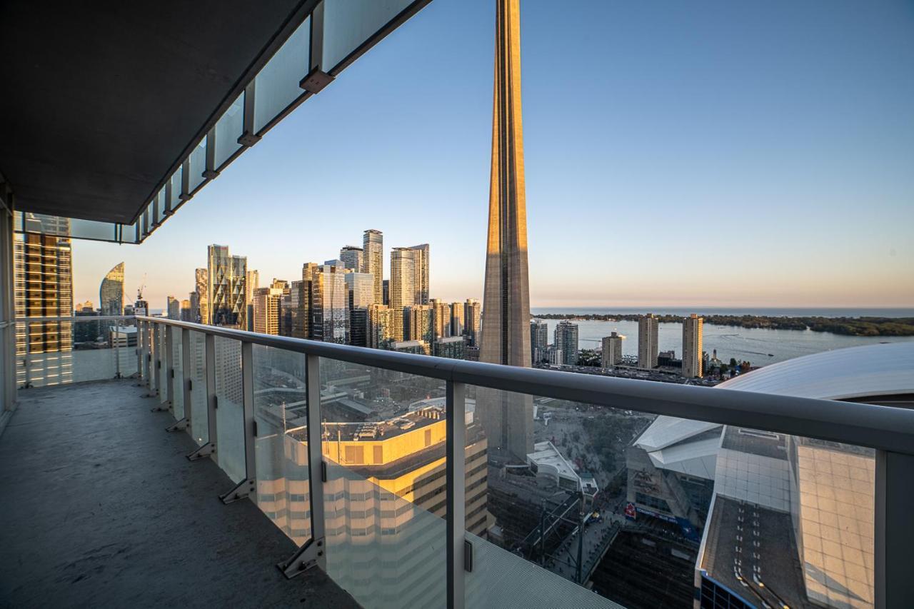 Designer Condo W/ Cn Tower View & Parking Торонто Экстерьер фото